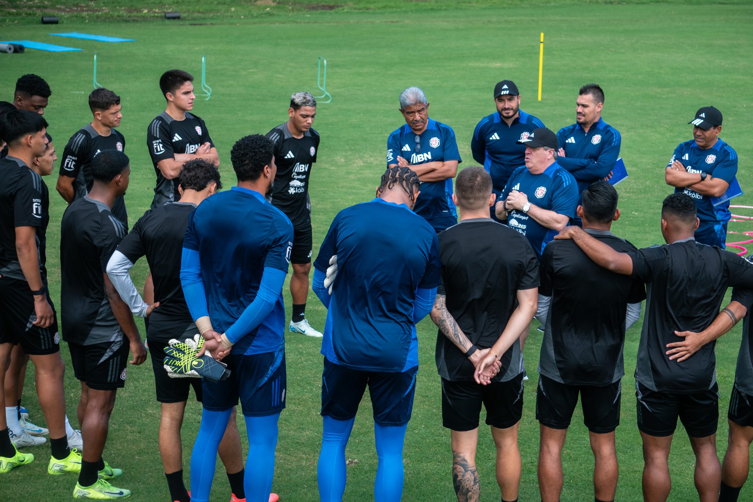 Miguel Herrera realizó su primera convocatoria con Costa Rica