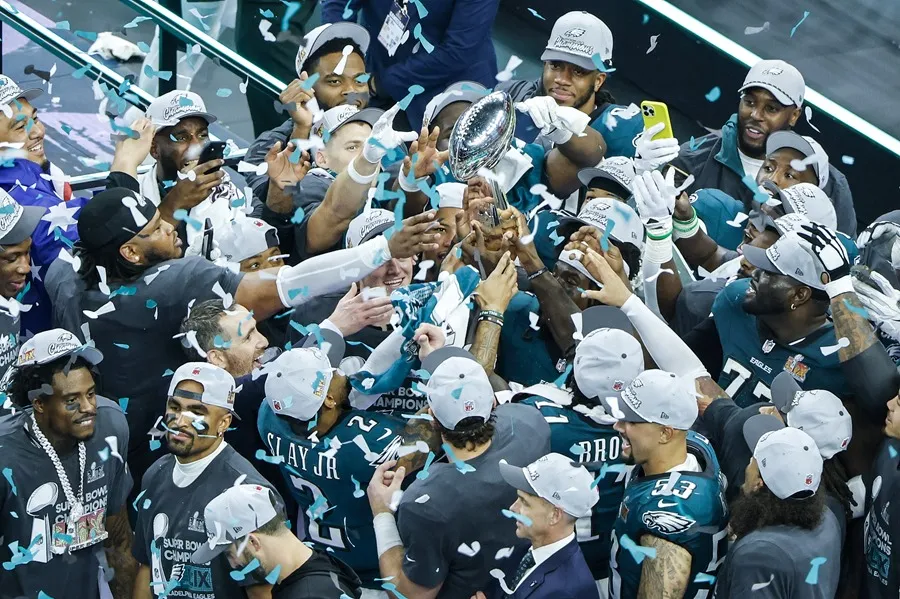 Los Eagles destrozan el triplete de los Chiefs