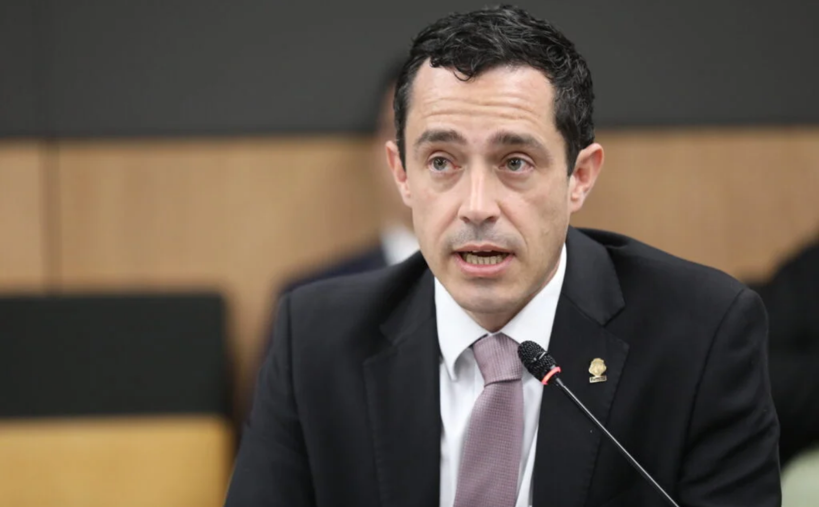Frente Amplio no descarta votar por candidato de Rodrigo Chaves  