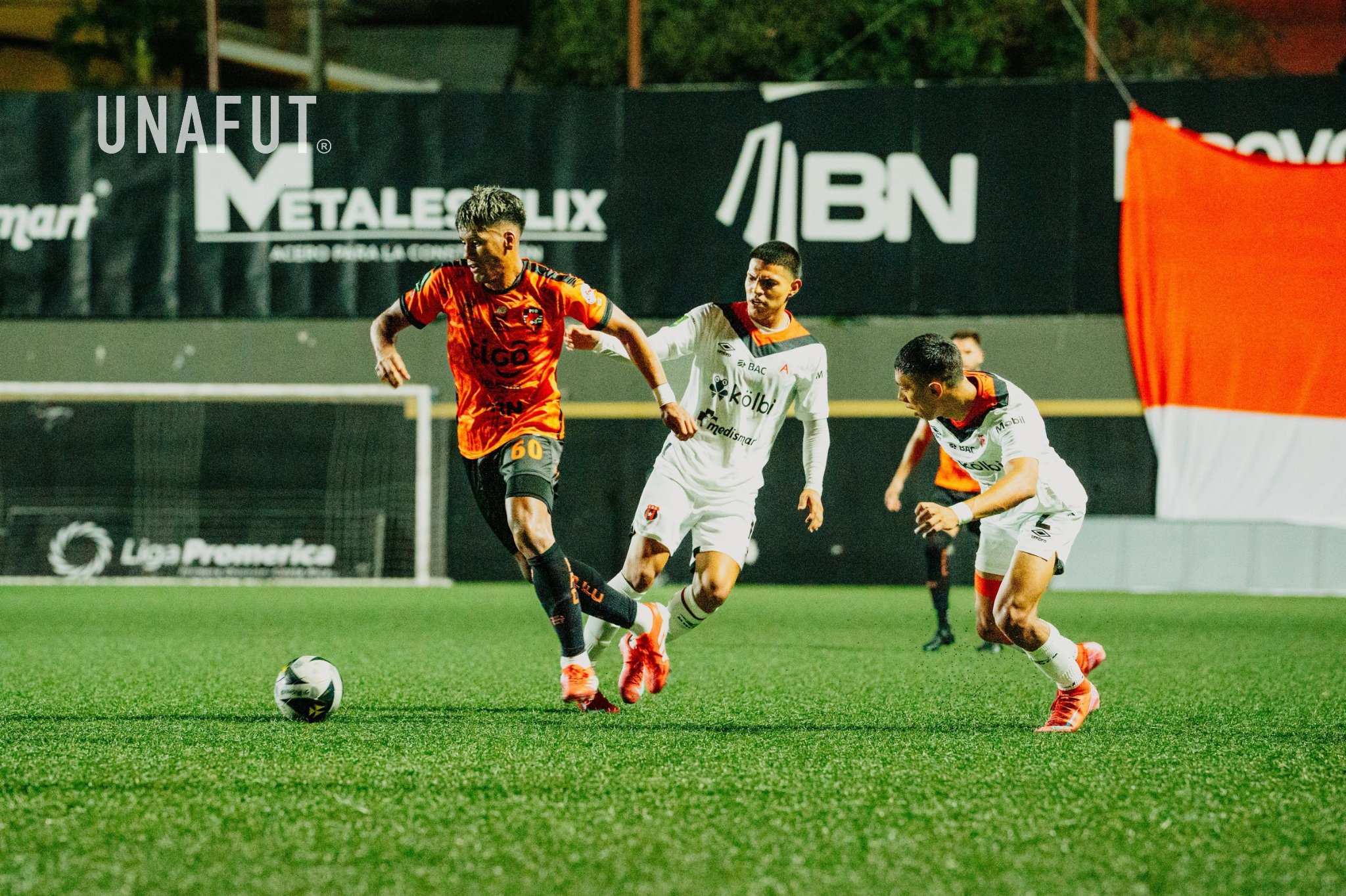 Puntarenas FC y Alajuelense empataron sin goles en Pavas