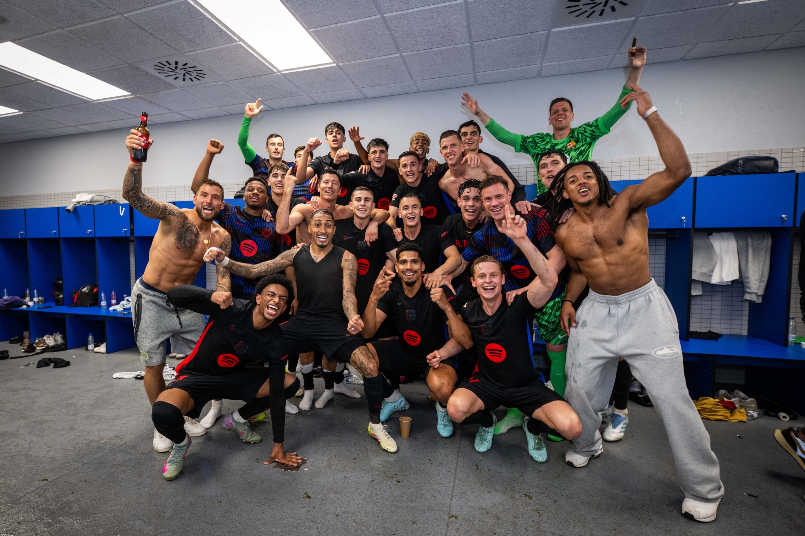 Barcelona se corona campeón de LaLiga tras vencer al Espanyol