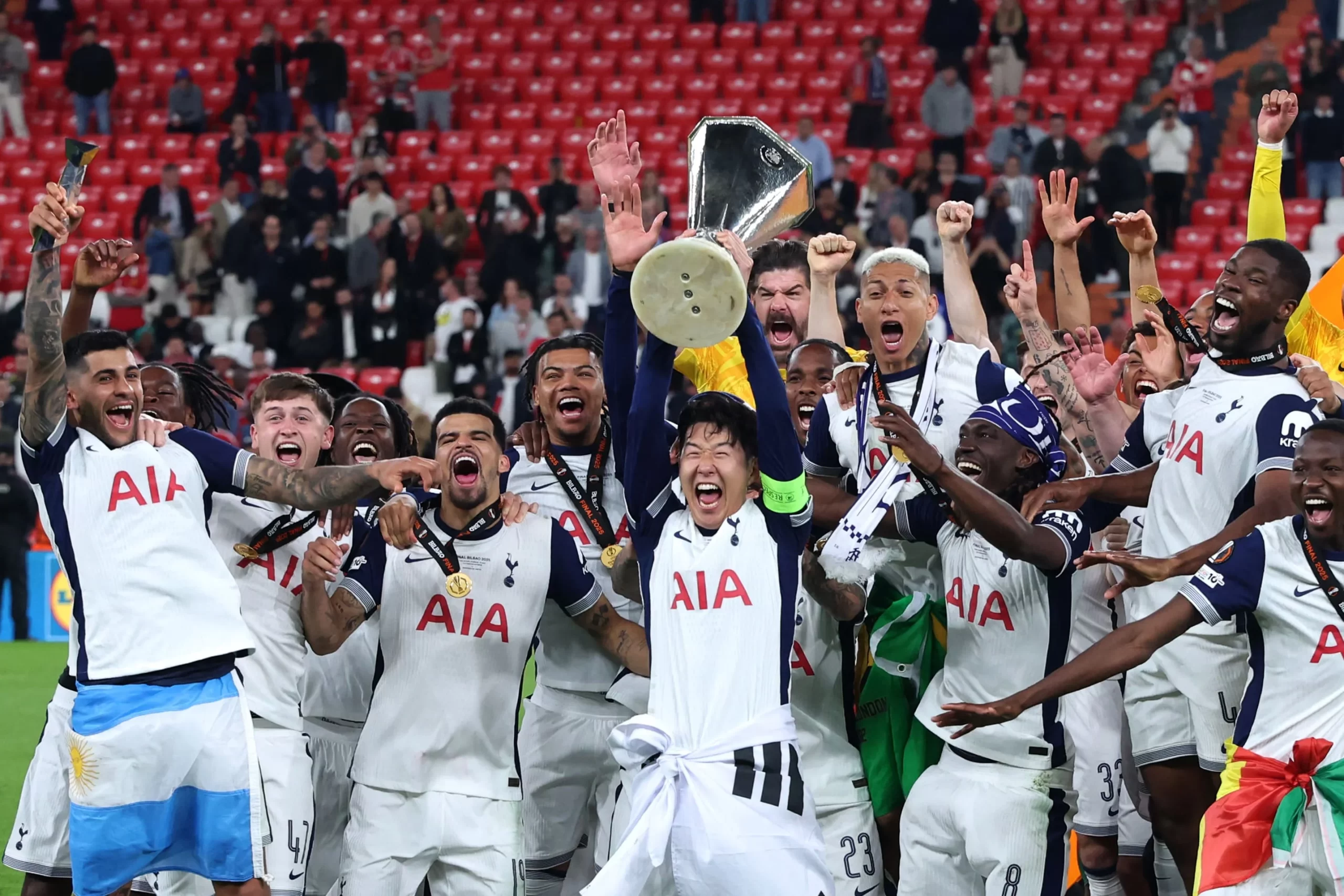 Tottenham conquista la Europa League bajo el cielo de Bilbao