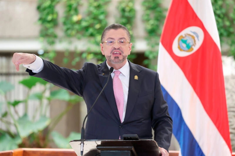 Rodrigo Chaves denuncia periodistas de Teletica por filtración de número telefónico
