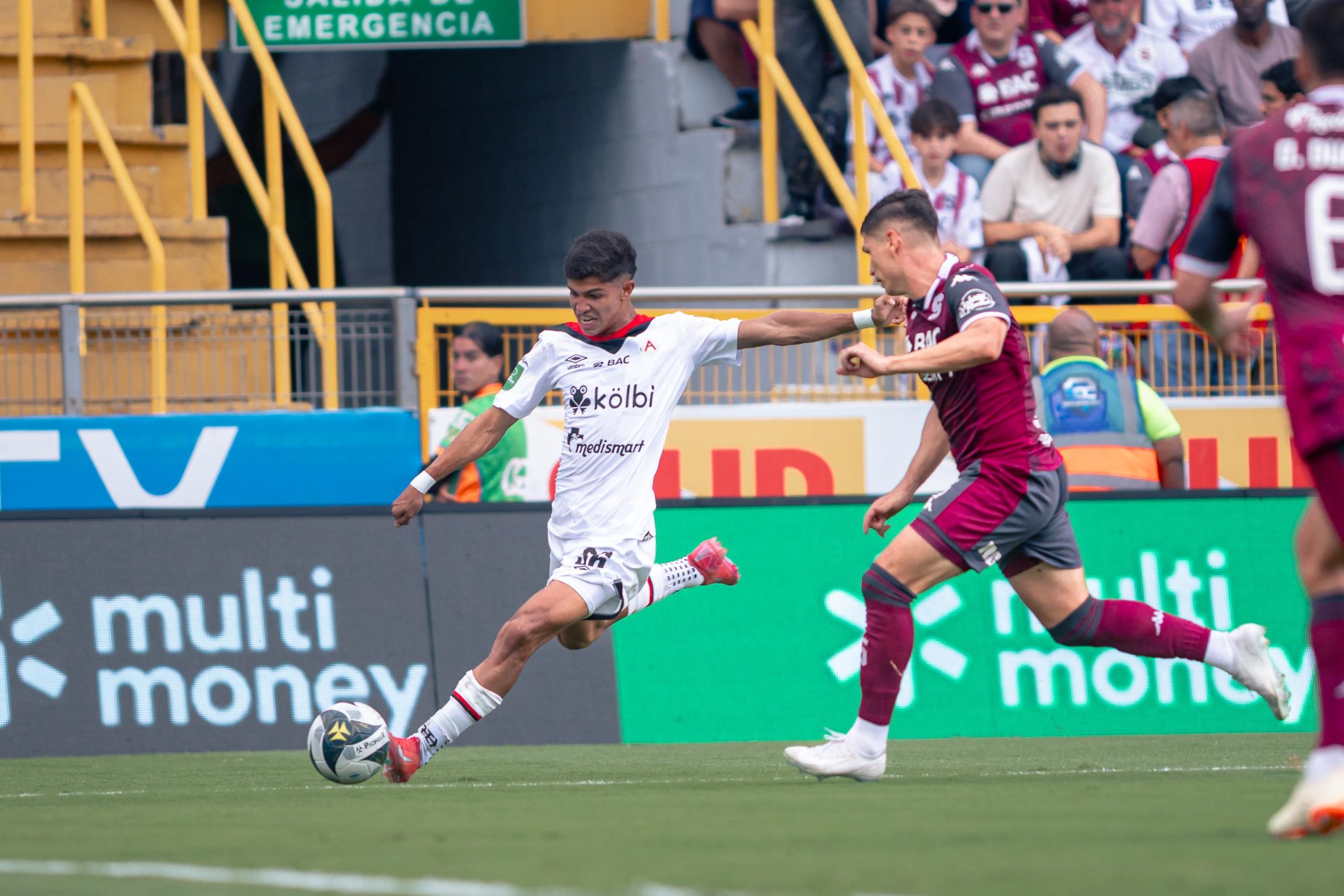 Saprissa y Alajuelense hicieron del Clásico una obra maestra