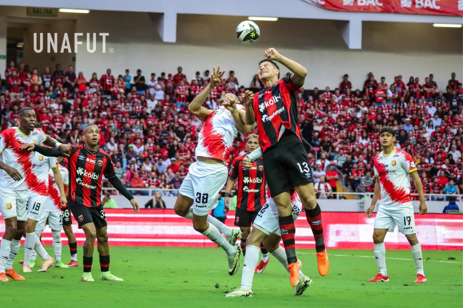 Faltó el gol en la final de ida entre Alajuelense y Herediano