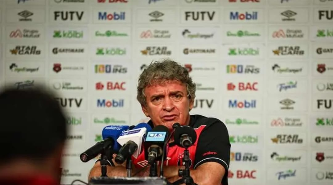 Óscar Ramírez: “La cancha es un poco diferente”