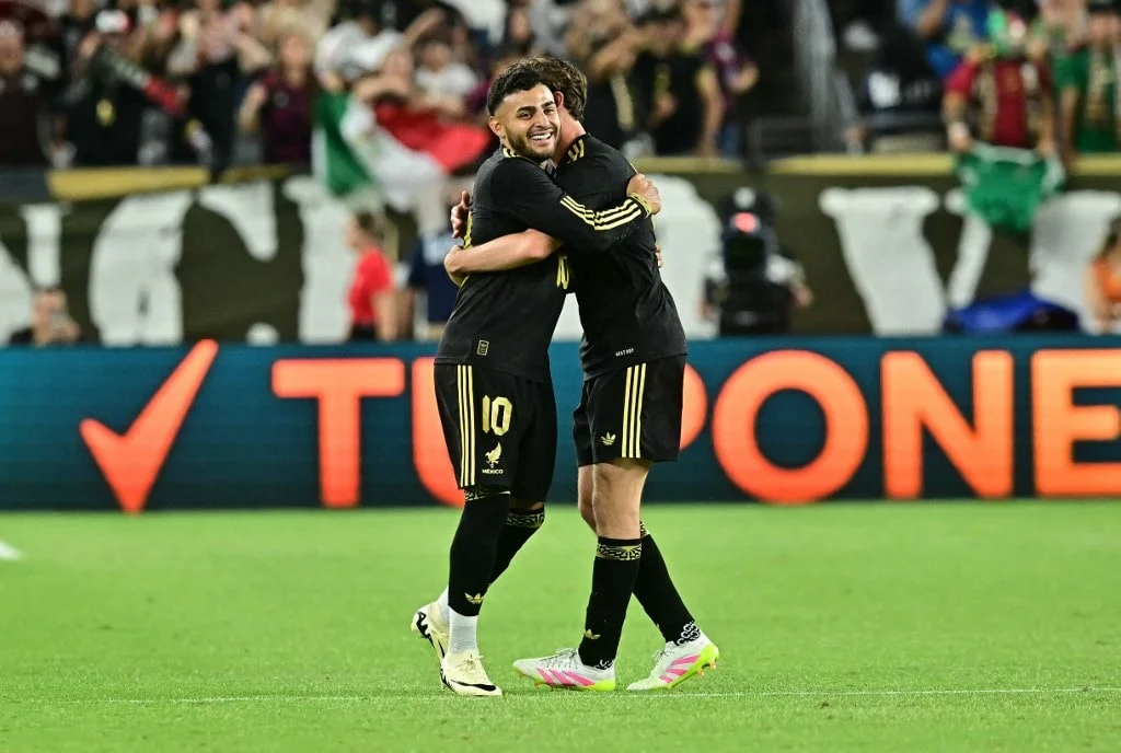 México supera a Arabia Saudita y sigue su camino al bicampeonato