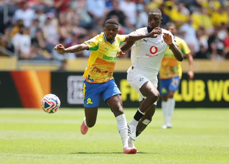 Borussia Dortmund sufre pero vence al Mamelodi Sundowns