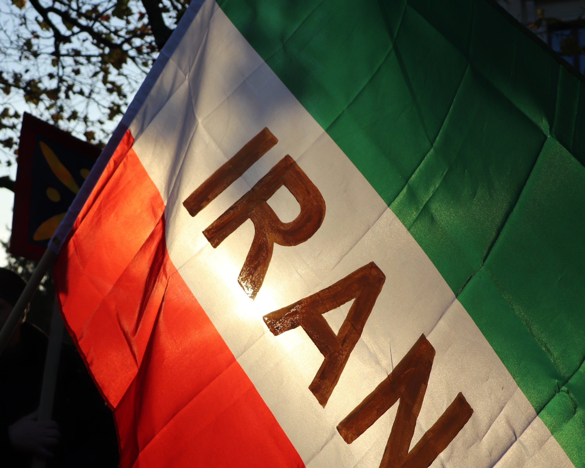 Irán bloquea sus rutas aéreas tras ataques