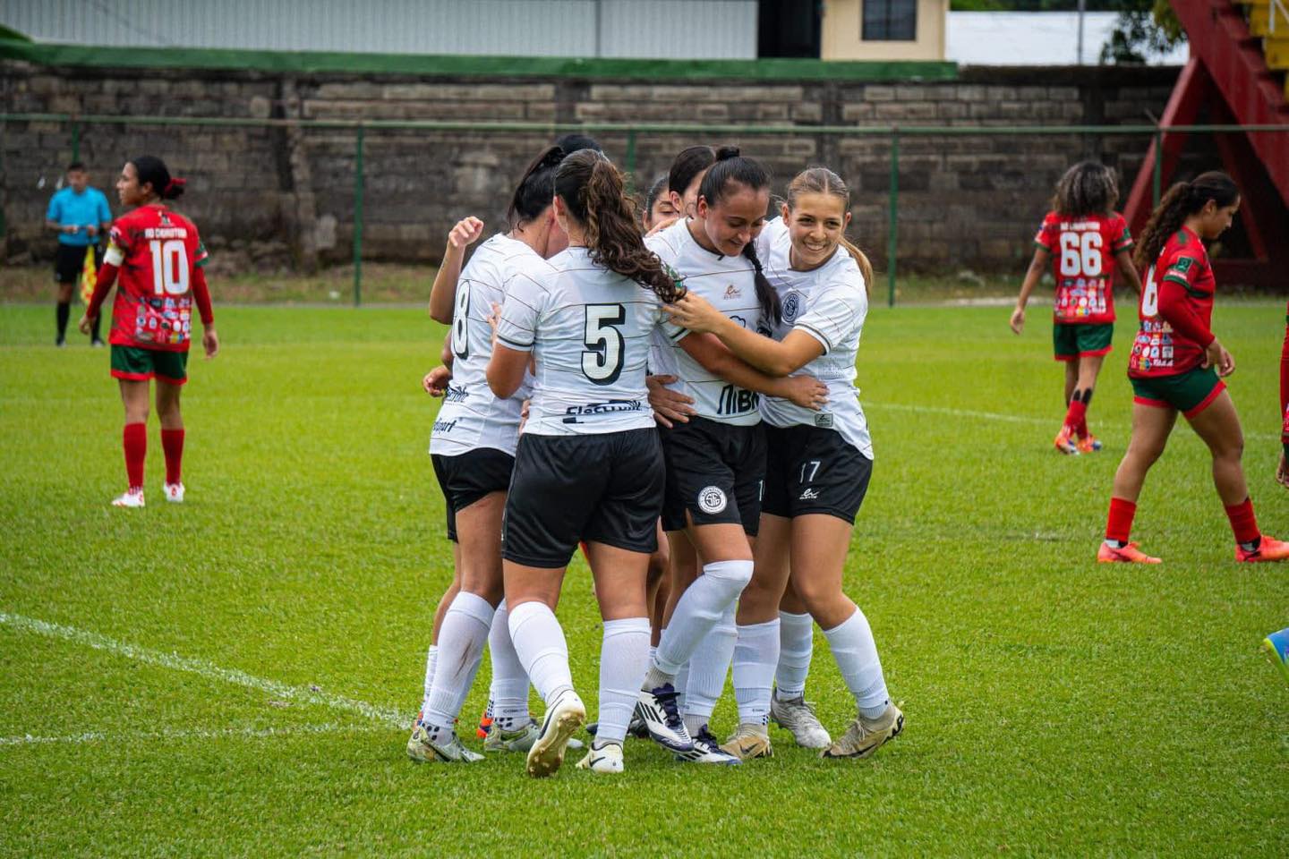 Sporting FF lidera en solitario la Liga Premier Femenina