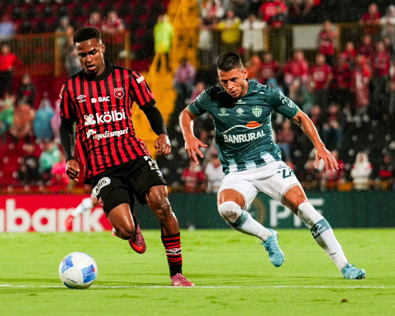 Alajuelense clasificó a los cuartos de final por respetar su casa