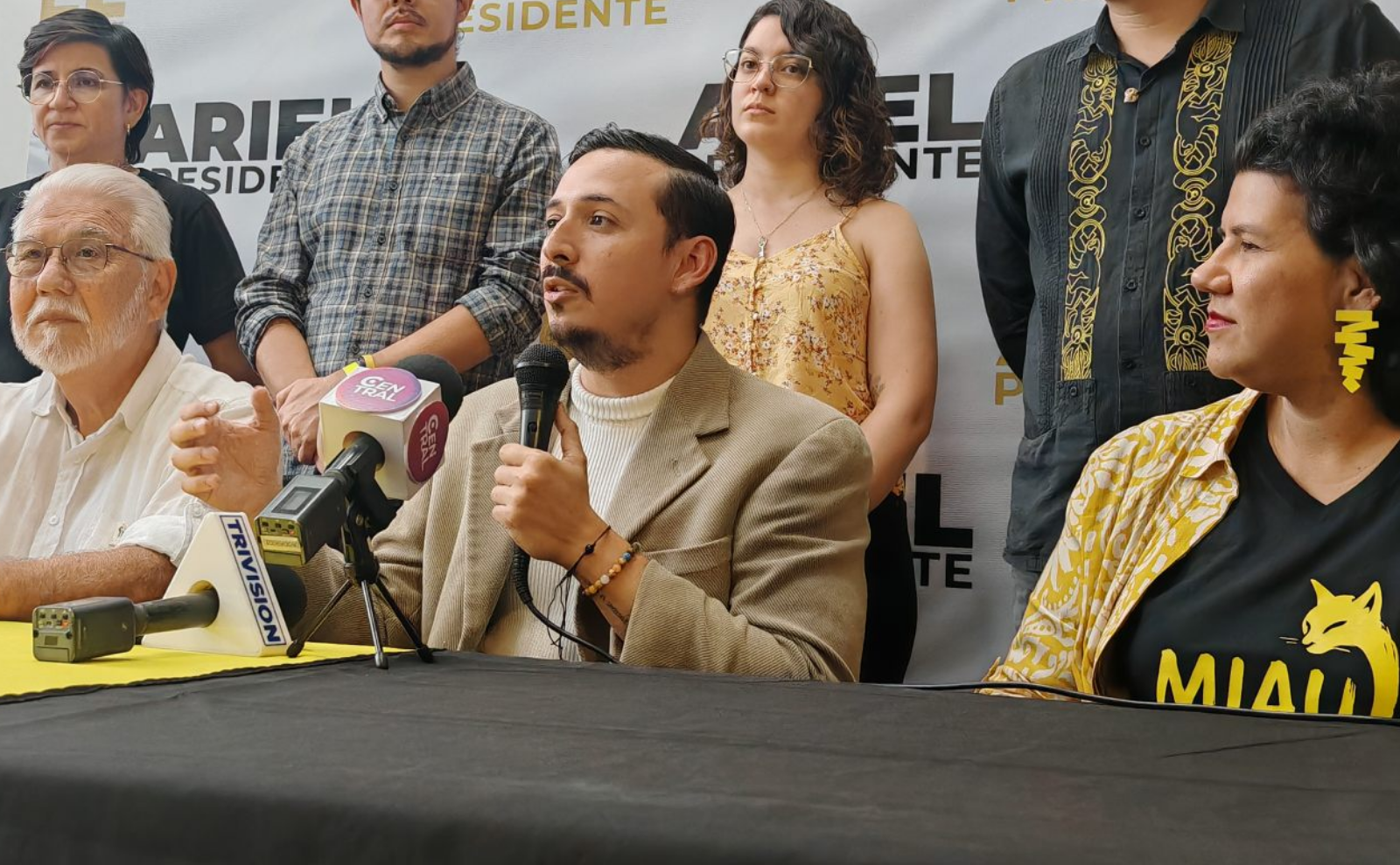 Ariel Robles anunció sus candidatos a la vicepresidencia