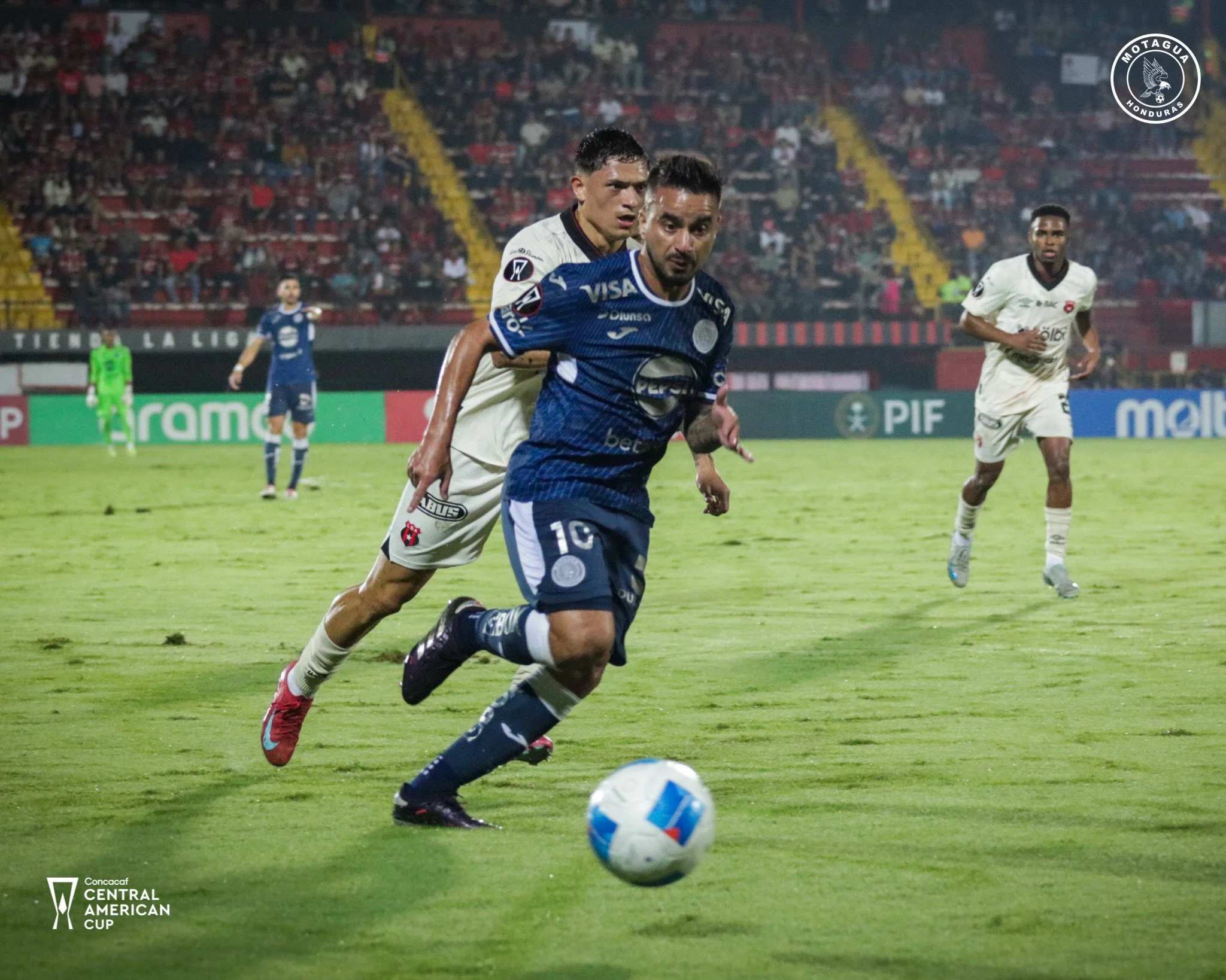 Motagua usó la cabeza fría para vencer a un acalorado Alajuelense