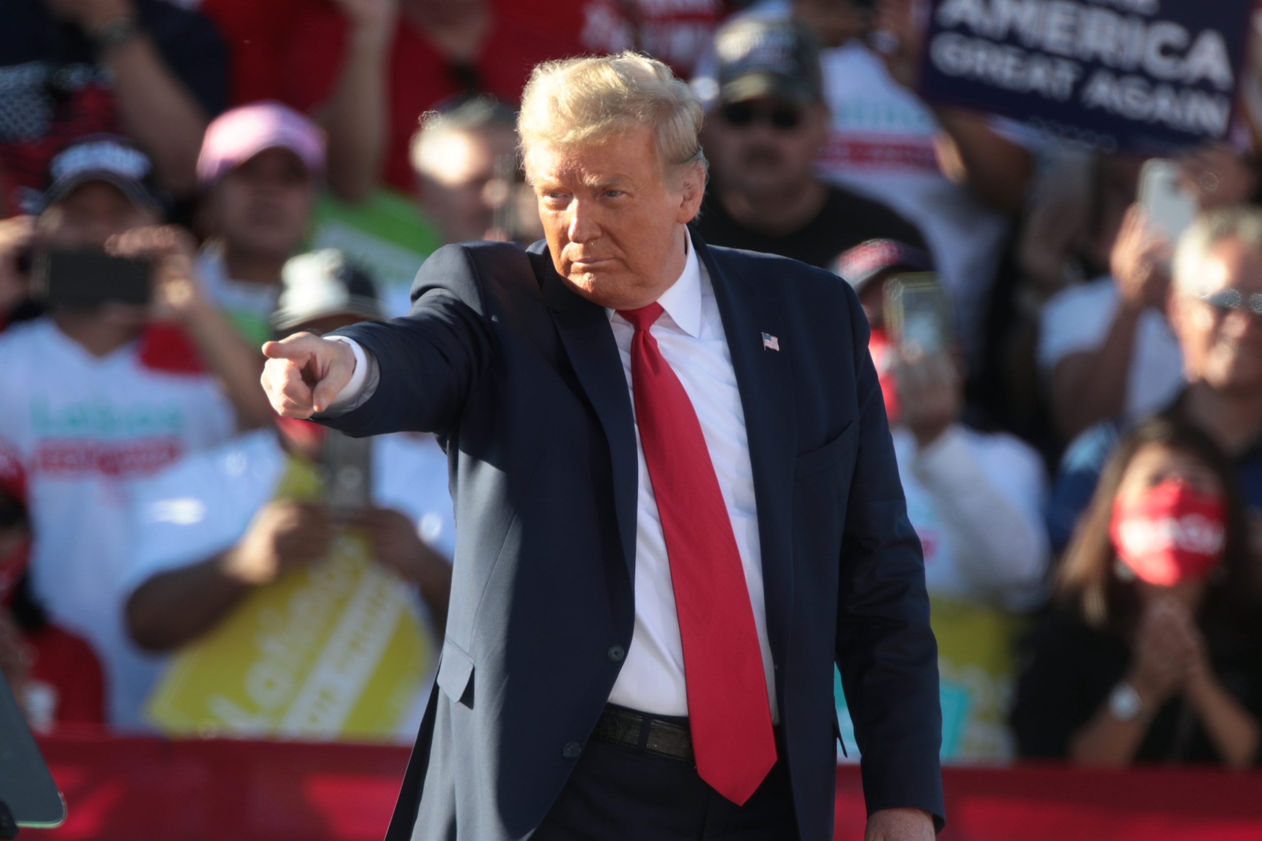 Trump anuncia designación de Antifa como organización terrorista en Estados Unidos 