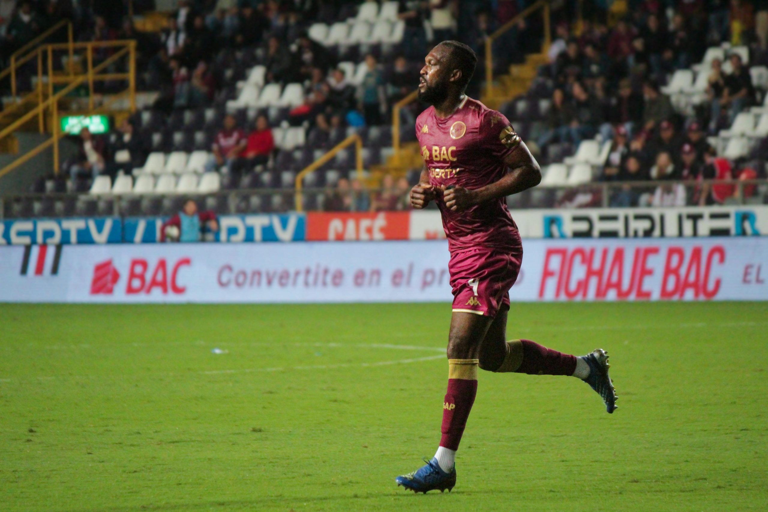 Tiros de esquina le dieron el triunfo a Saprissa sobre Pérez Zeledón