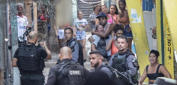 Operativo policial en Río de Janeiro deja al menos 64 muertos