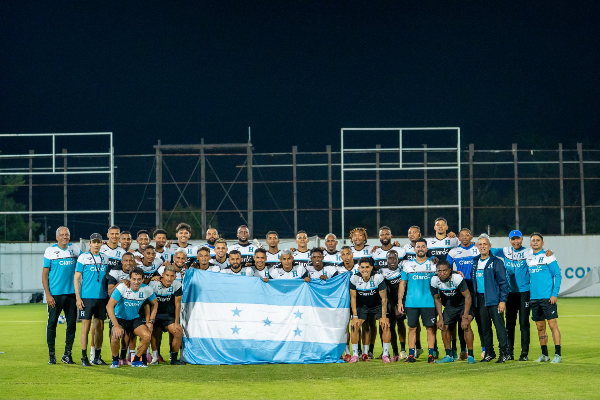 Honduras busca hacerse fuerte en casa ante Costa Rica