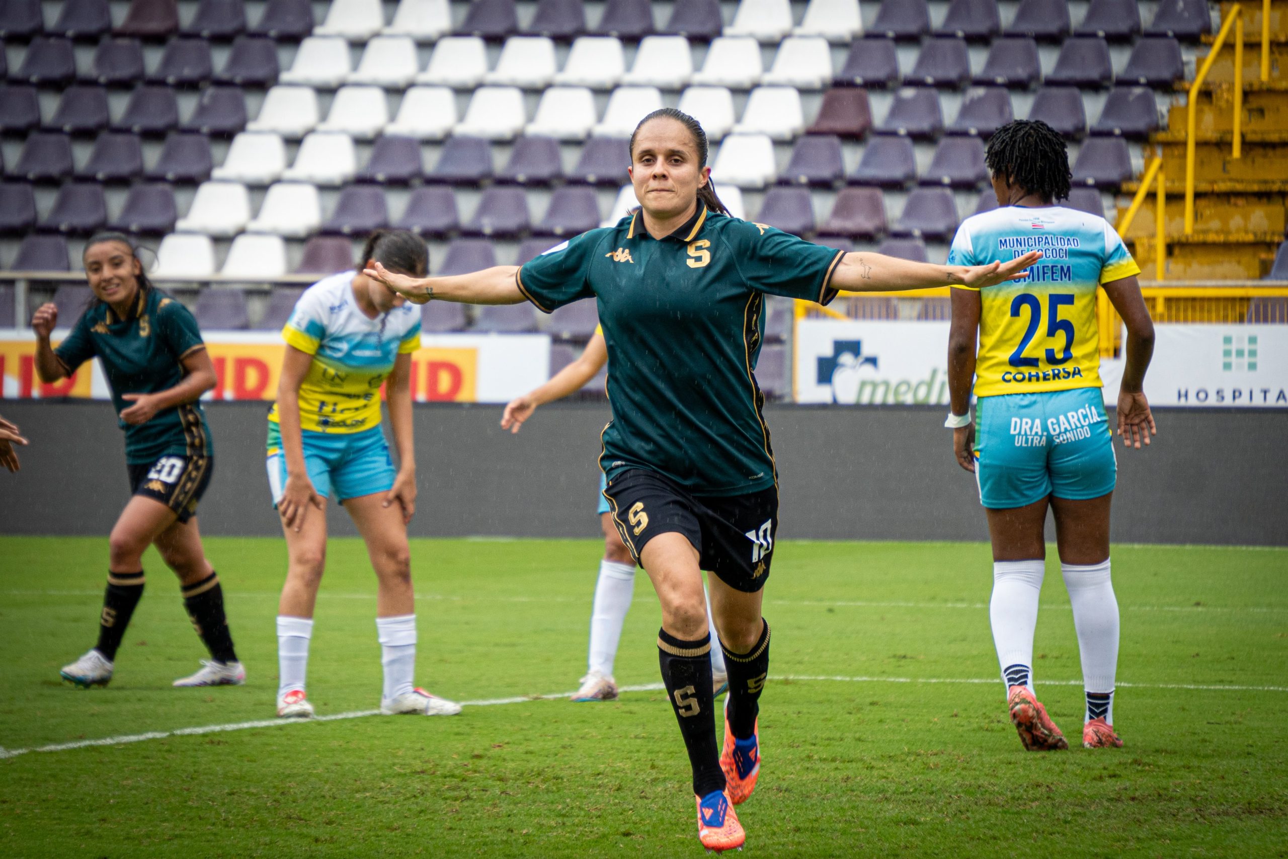 Goles y lluvia fue el saldo de fecha 12 de la Liga Premier Femenina