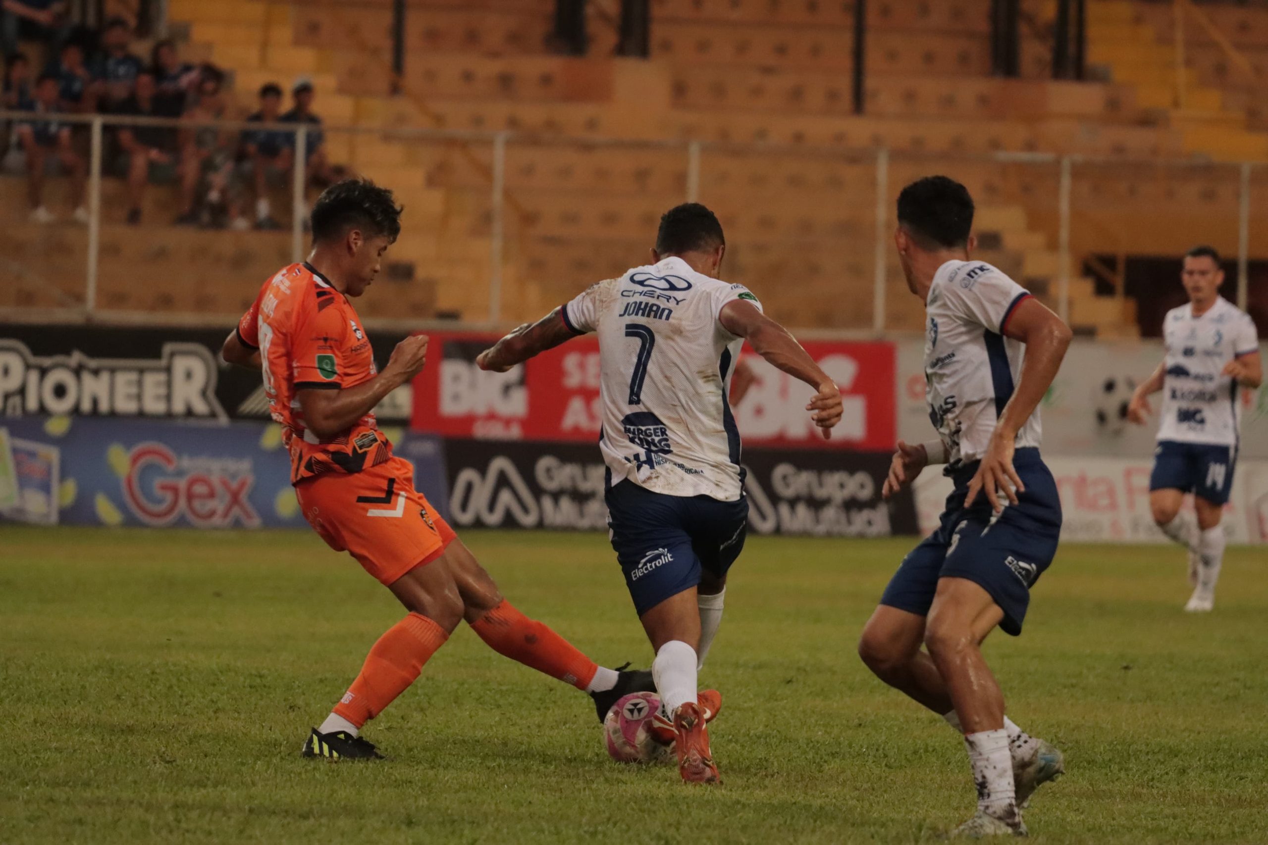 Puntarenas y Cartaginés empatan en el “Lito” Pérez