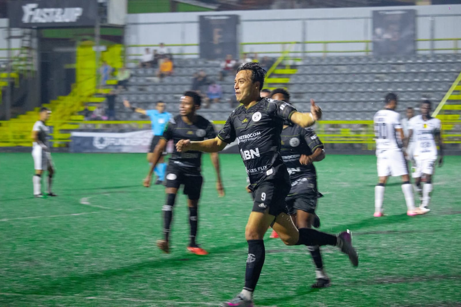 Sporting golea a Liberia y sale del sótano Sporting golea a Liberia y sale del sótano