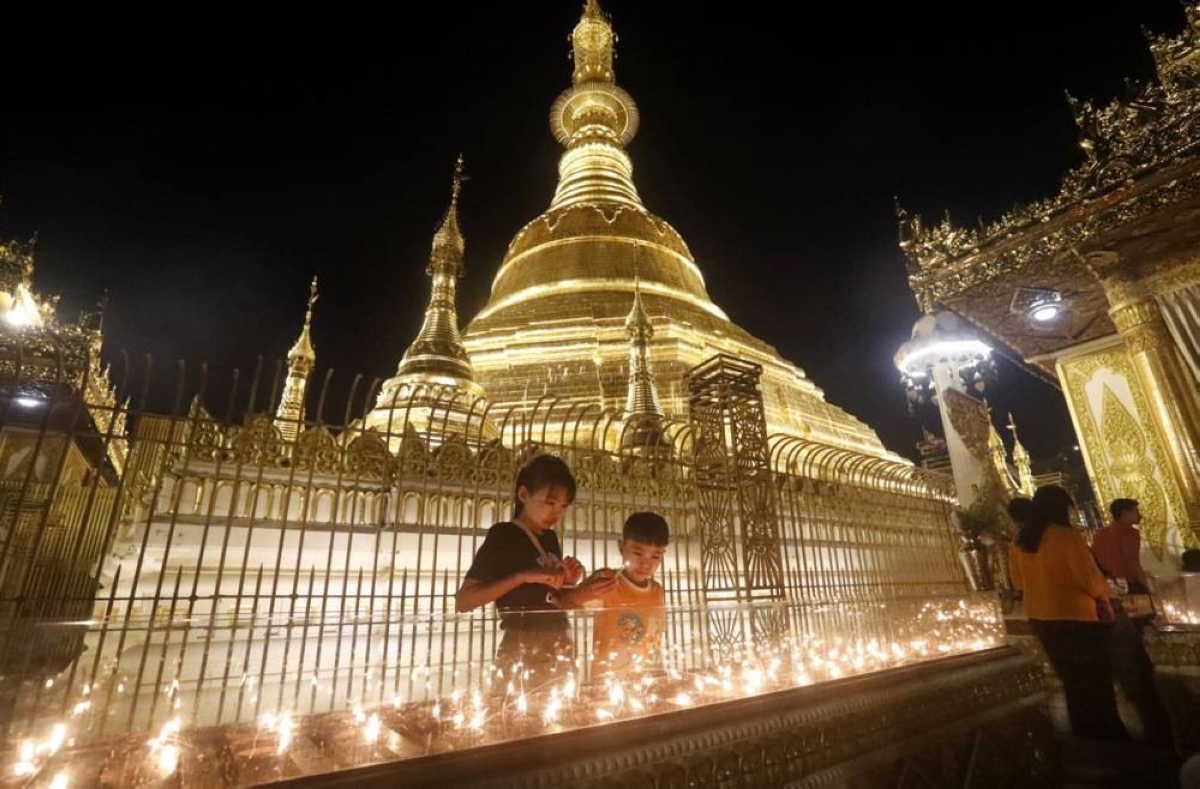 Ataque con parapentes deja decenas de muertos en Myanmar