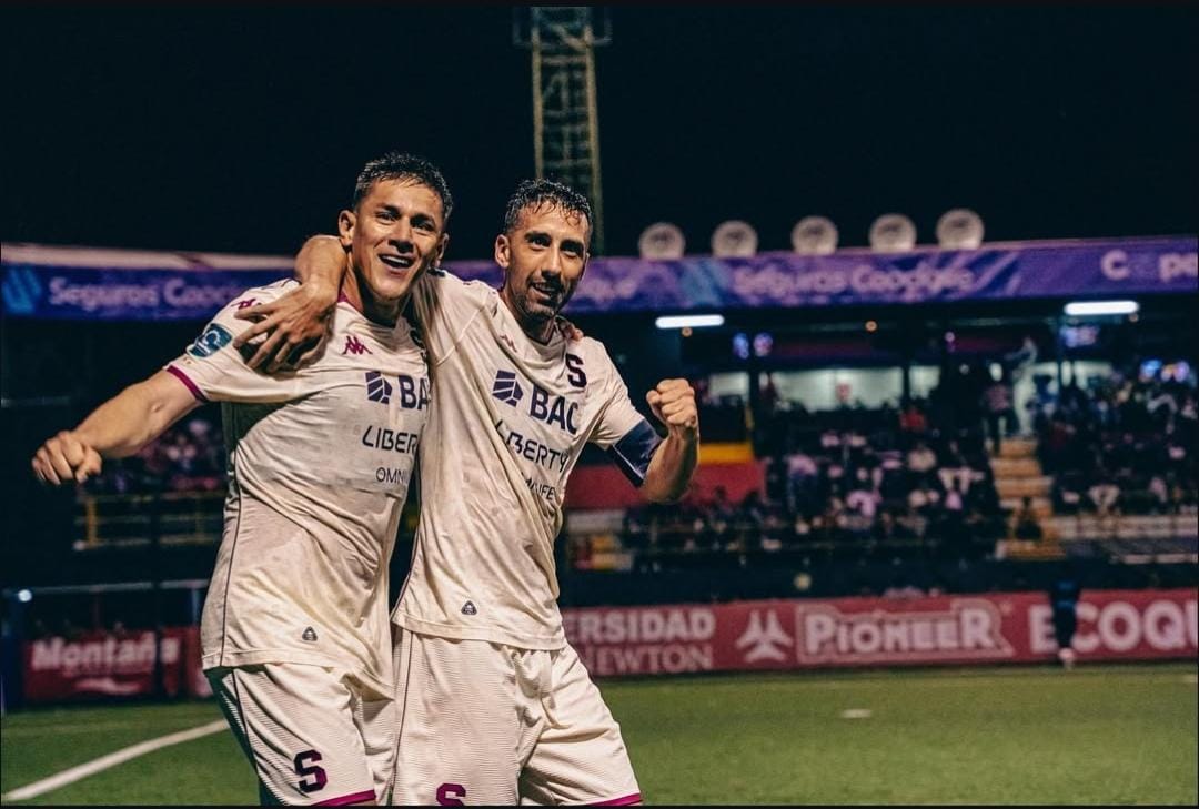 Saprissa venció 0-2 a San Carlos y llegará líder al Clásico Nacional