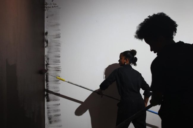 Aysha y Lucía. Fotografía de: Adriana Artavia, Museo de Arte y Diseño Contemporáneo (MADC)