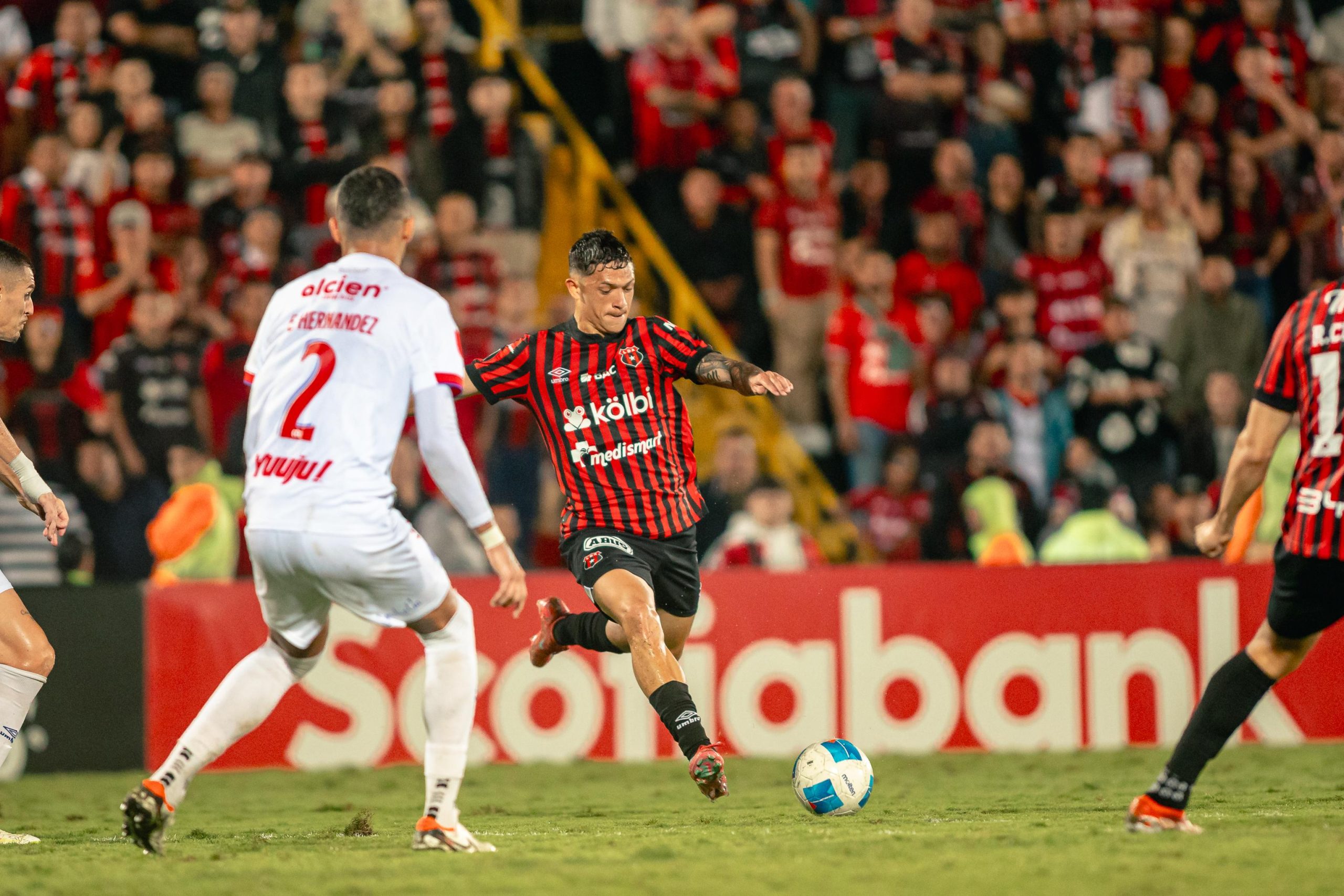 Alajuelense y Olimpia dejaron el fin de esta historia para la vuelta