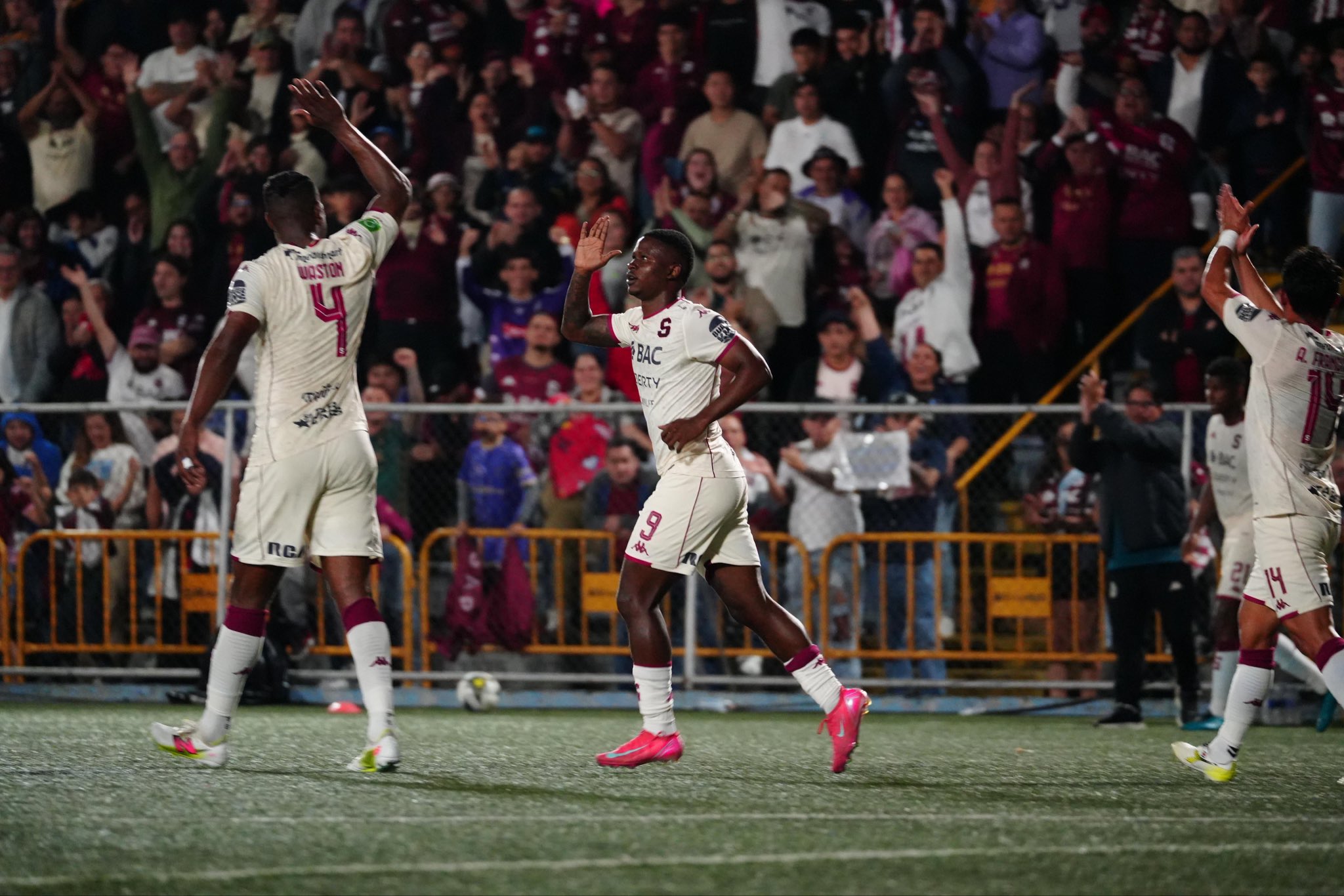 Saprissa venció a Guadalupe y se acerca a la clasificación
