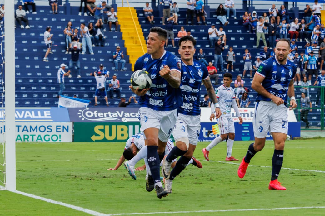 Cartaginés apeló a la remontada para vencer a San Carlos Cartaginés apeló a la remontada para vencer a San Carlos