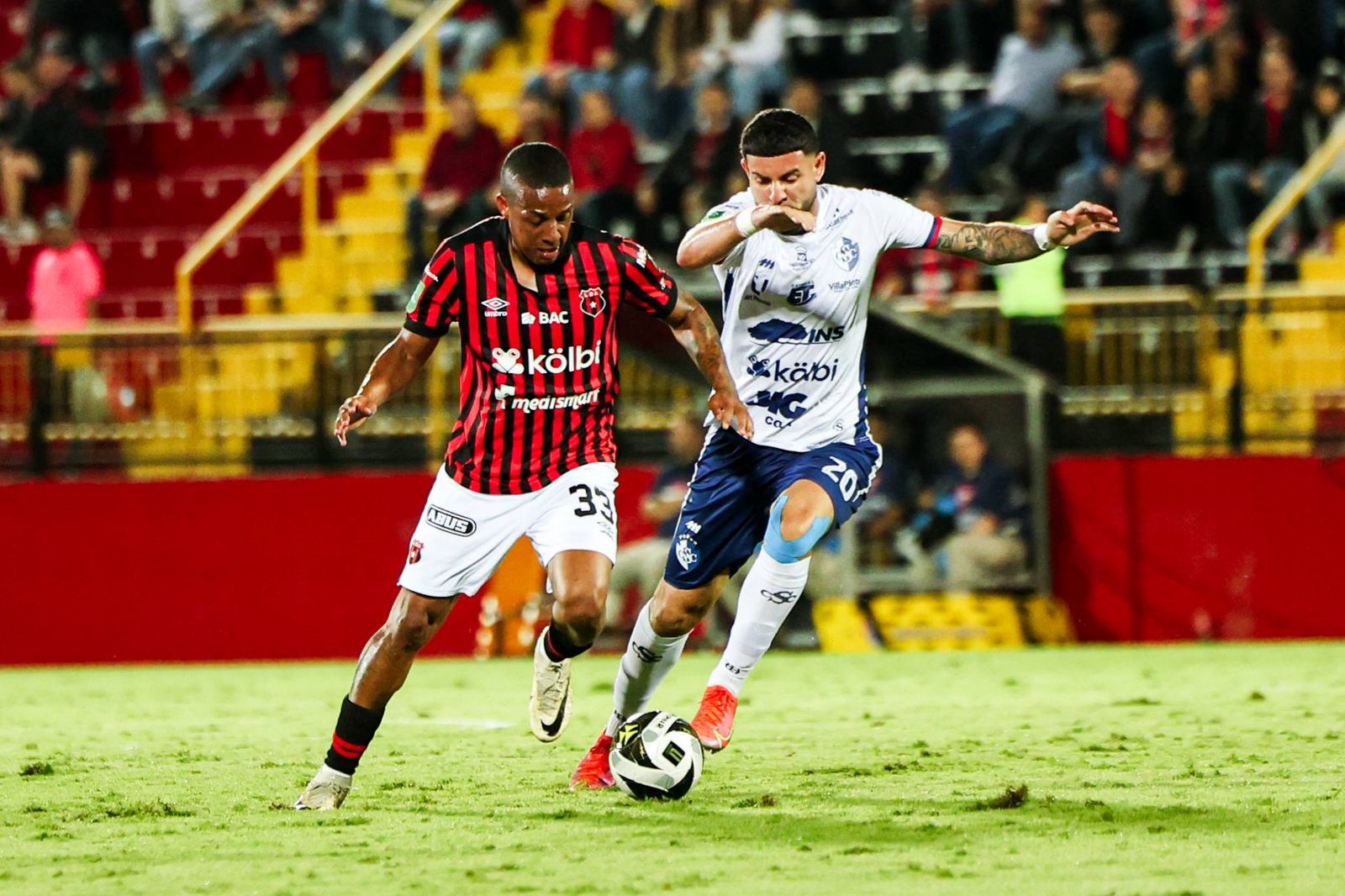 Alajuelense y Cartaginés empatan sin goles en juego de reposición