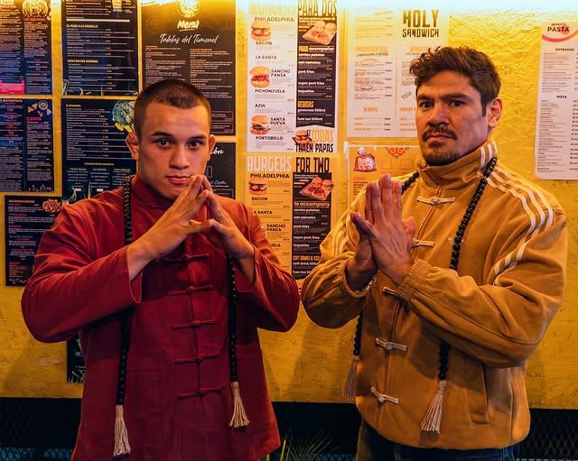 Jorge Daniel Calderón (peleador de MMA) y Evan Vásquez Matus (organizador del evento)
