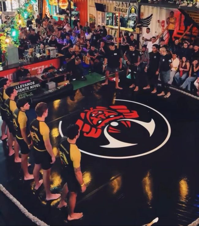 Peleas de BJJ por equipos. Instagram: Shōgun Slam