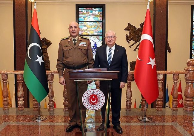 Turquía y Libia confirman muerte del jefe del Ejército libio tras accidente aéreo