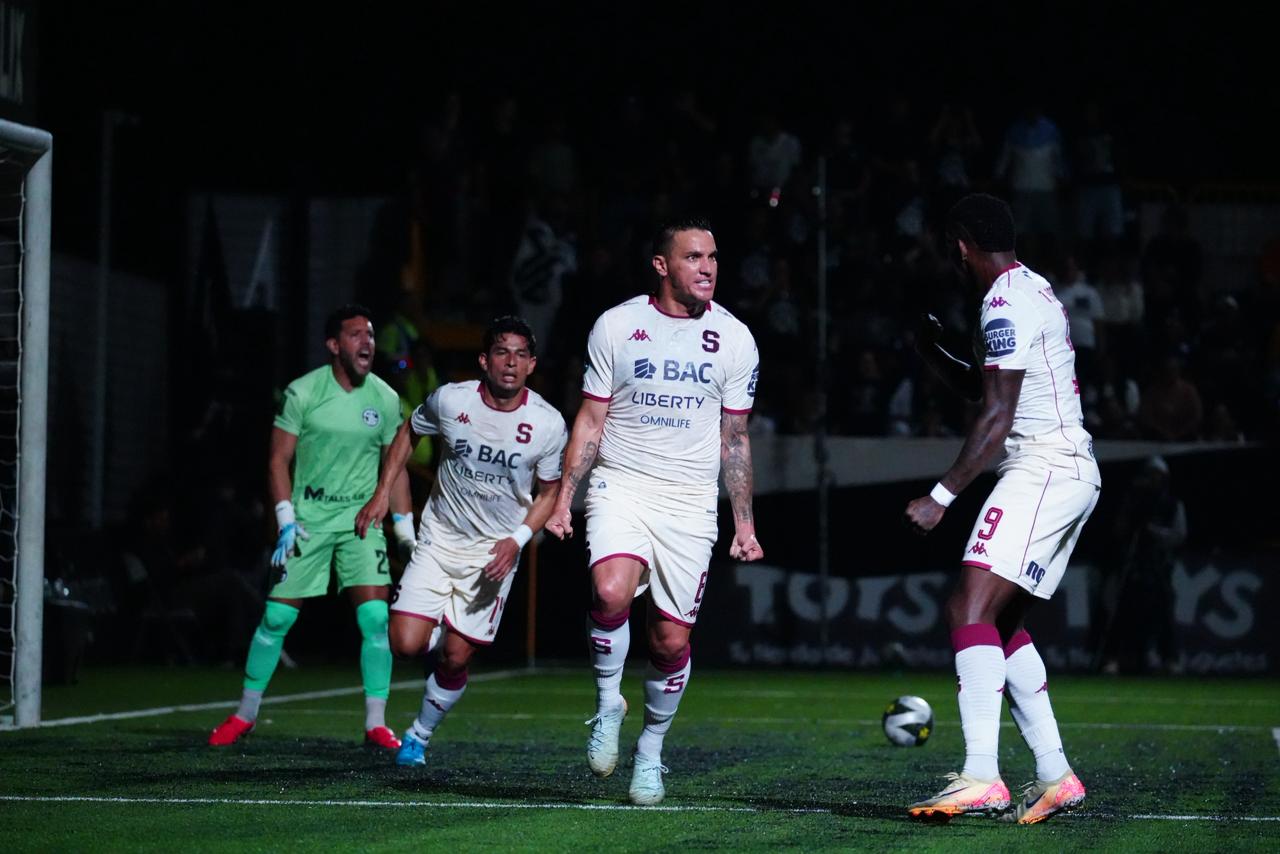 Saprissa gana en su debut en Puente de Piedra y hunde a Sporting