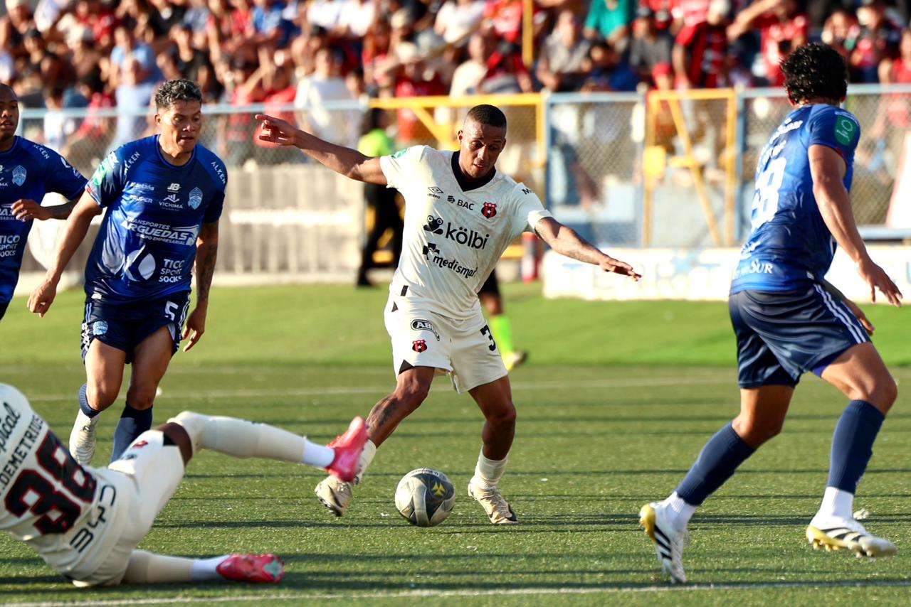 Alajuelense sobrevive en el Valle del General ante Pérez Zeledón