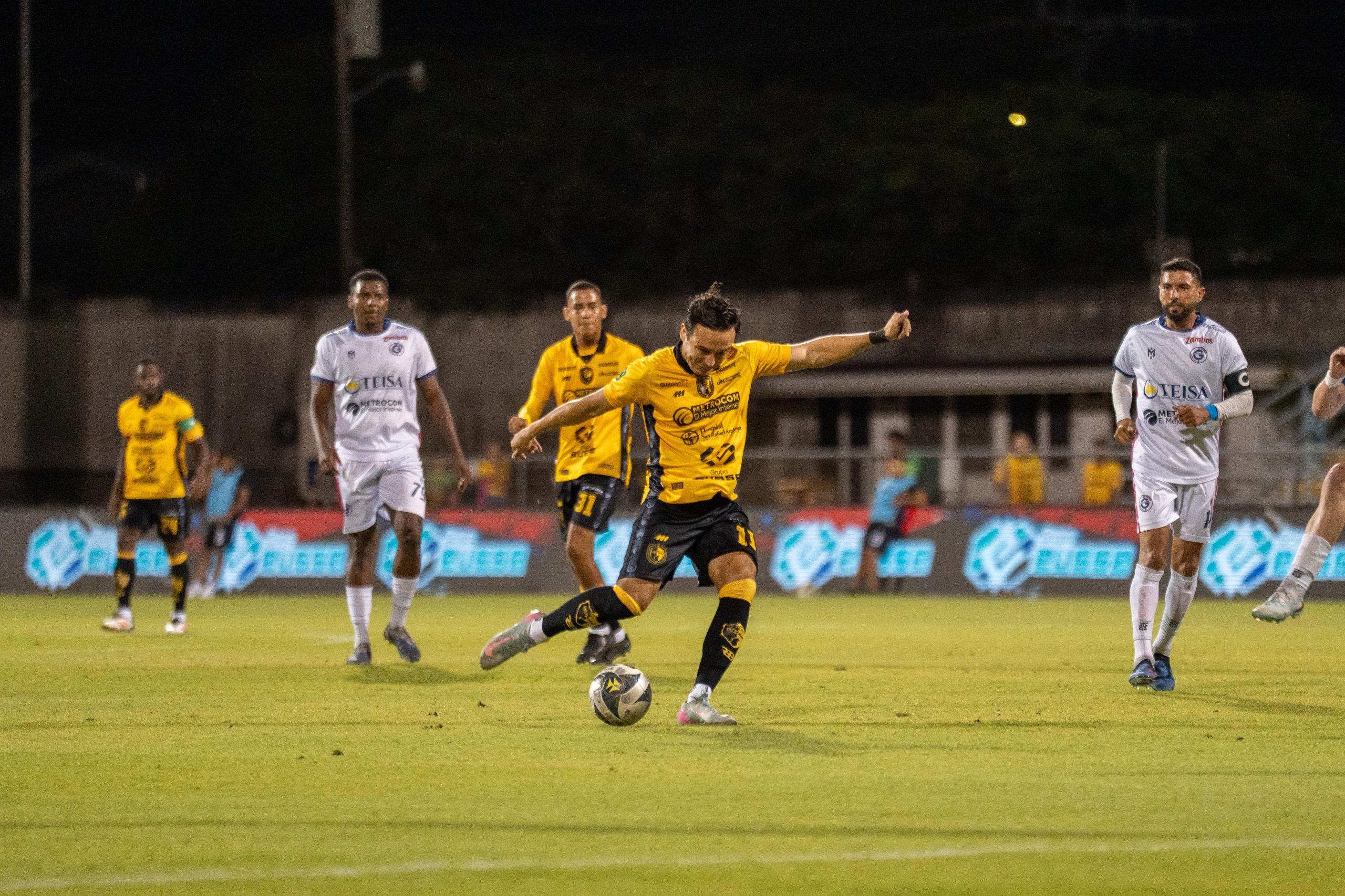 Liberia se impone en casa y complica más a Guadalupe