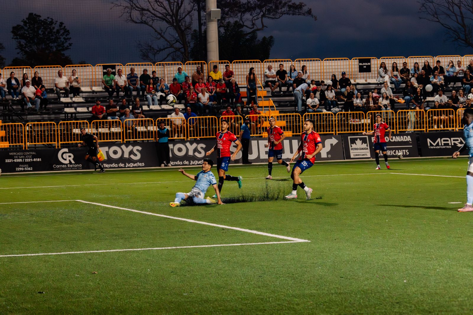 Sporting encuentra sobre el cierre el triunfo ante San Carlos Sporting encuentra sobre el cierre el triunfo ante San Carlos