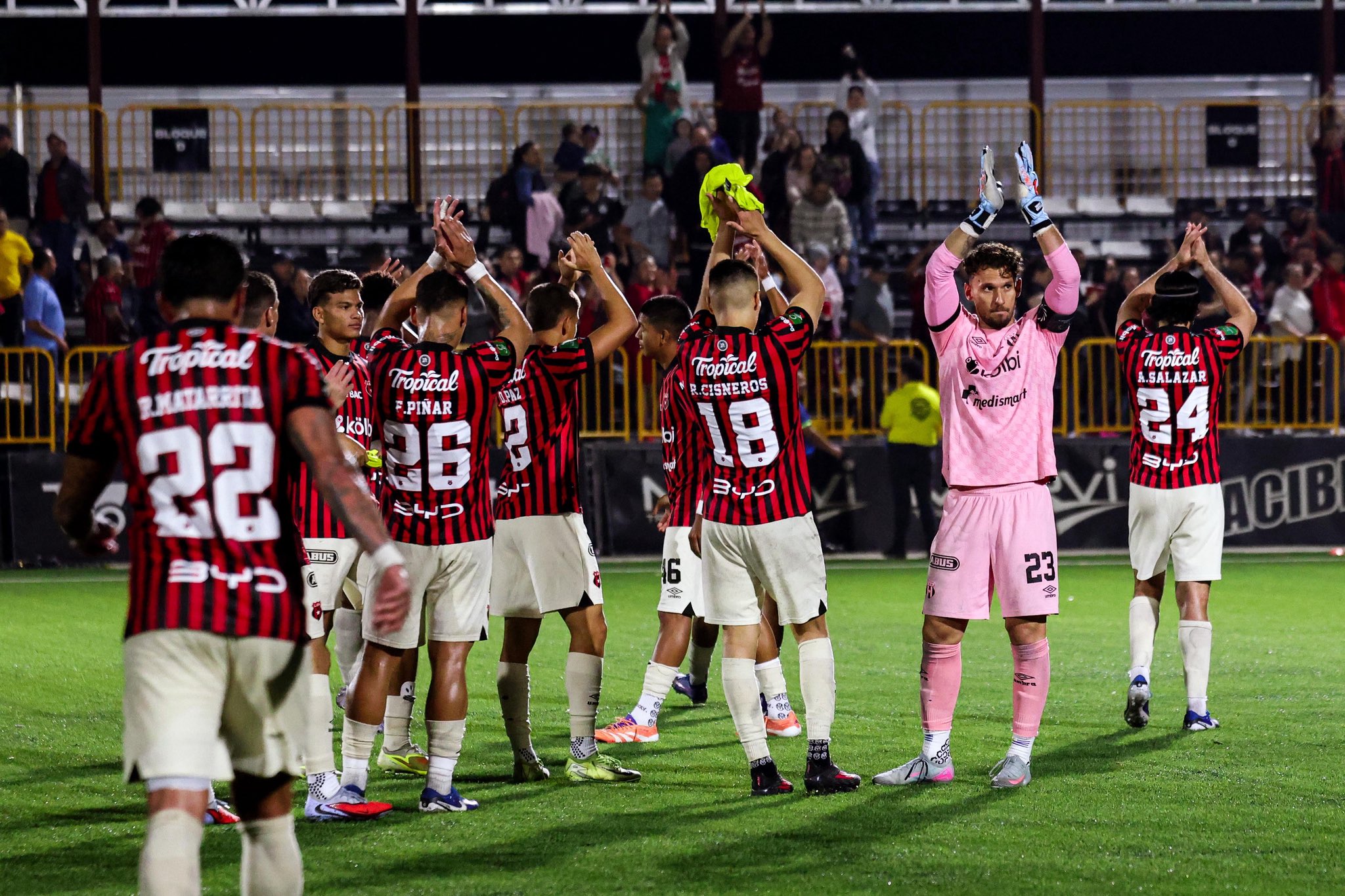 Alajuelense es cuarto lugar tras vencer a Sporting previo al Clásico Alajuelense es cuarto lugar tras vencer a Sporting previo al Clásico