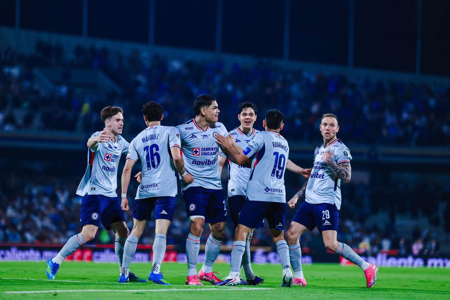 ¡La Máquina Cementera vuelve a la cima! Cruz Azul campeón de la liga mexicana