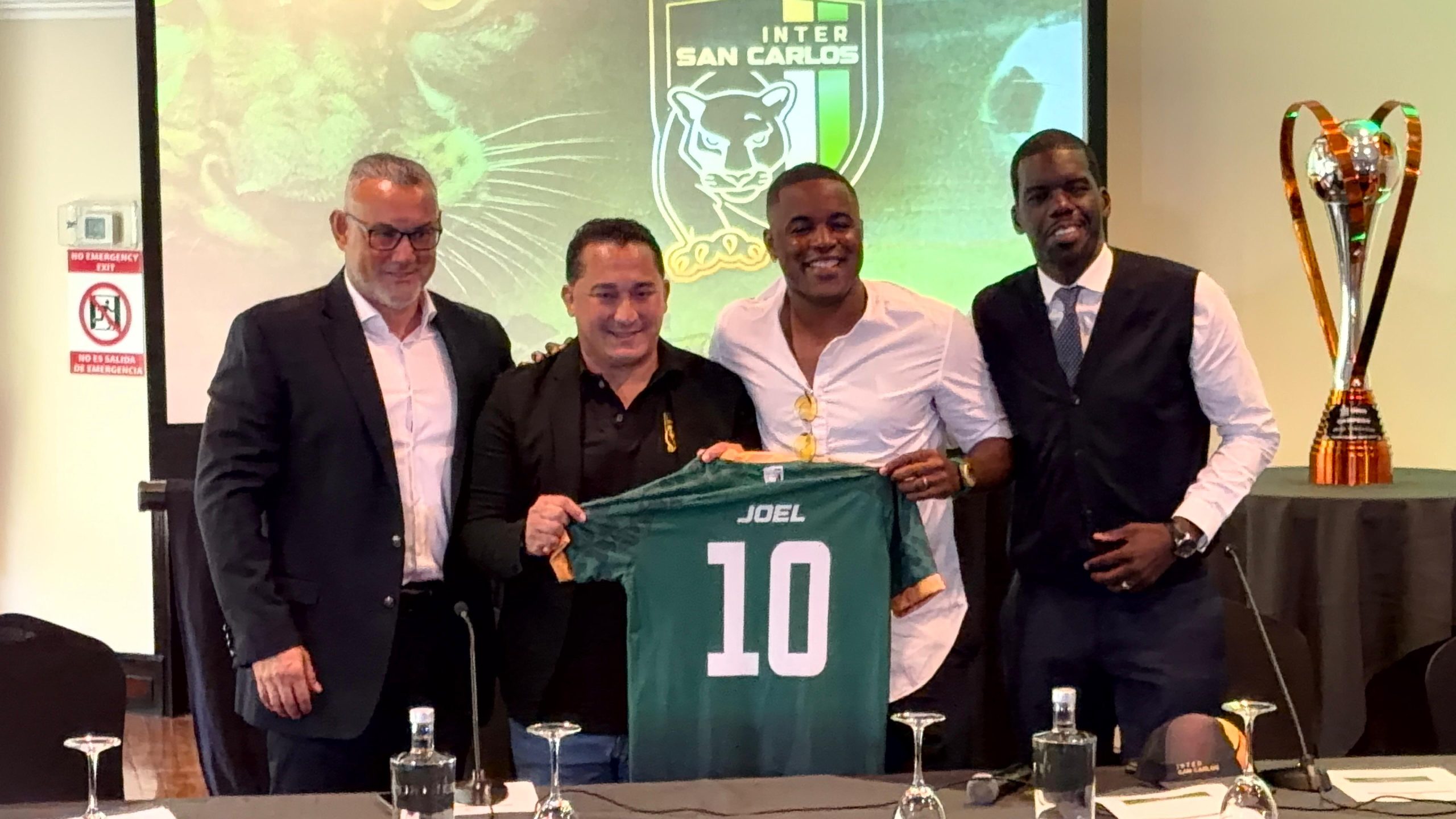 Fuertes declaraciones del representante de Joel Campbell