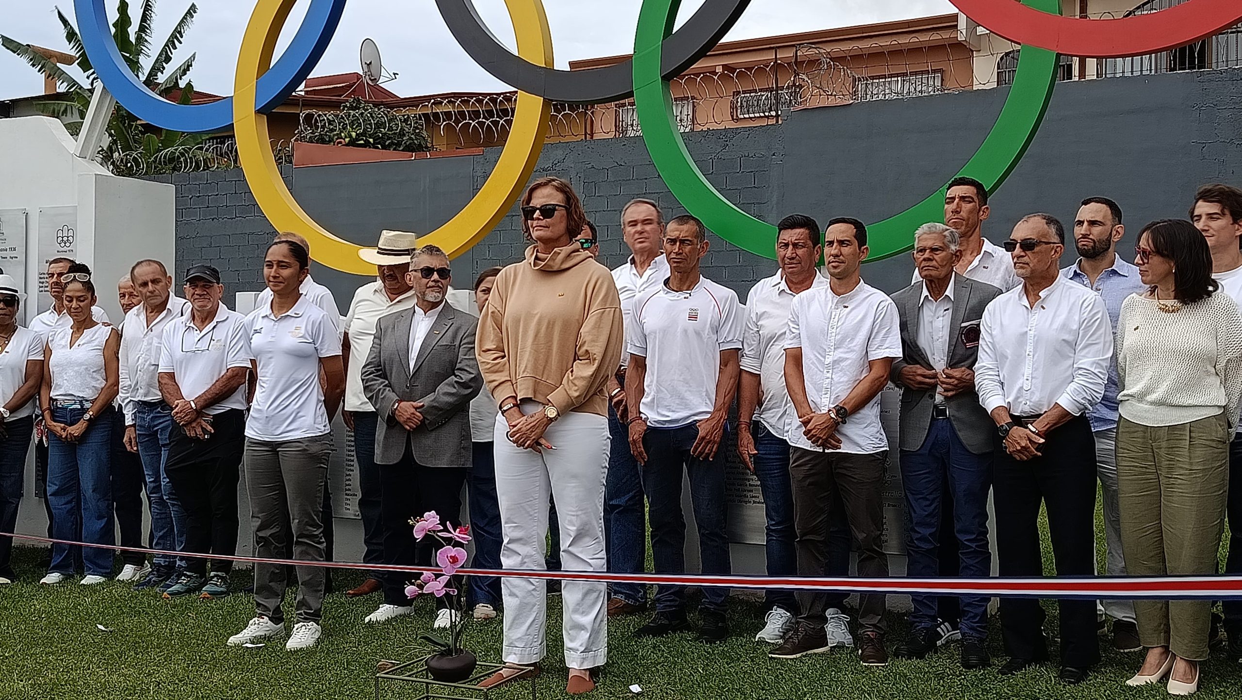 Emotivo homenaje a atletas olímpicos costarricenses
