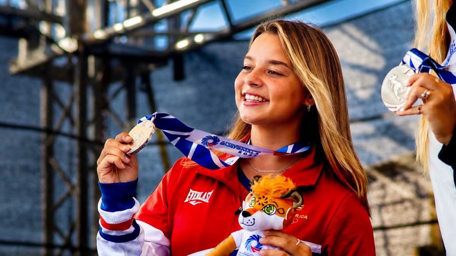 Surfista tica se viste de oro en Juegos Centroamericanos y del Caribe Surfista tica se viste de oro en Juegos Centroamericanos y del Caribe